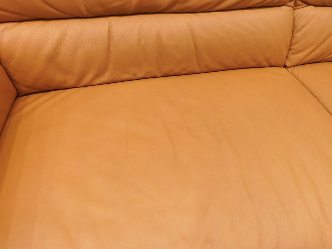 ヒモラ ベルク 3人掛け IDC大塚家具 革張り ウレタン オットマン カウチ