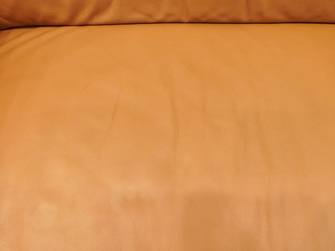 ヒモラ ベルク 3人掛け IDC大塚家具 革張り ウレタン オットマン カウチ