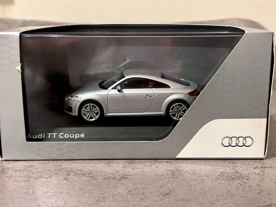 ディーラー正規品 Audi TT Coupé ミニカー シルバー 1:43