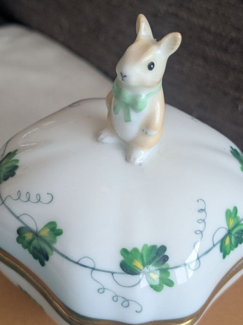 ヘレンド社製可愛いウサギの陶器置物