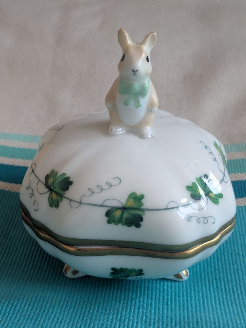 ヘレンド社製可愛いウサギの陶器置物