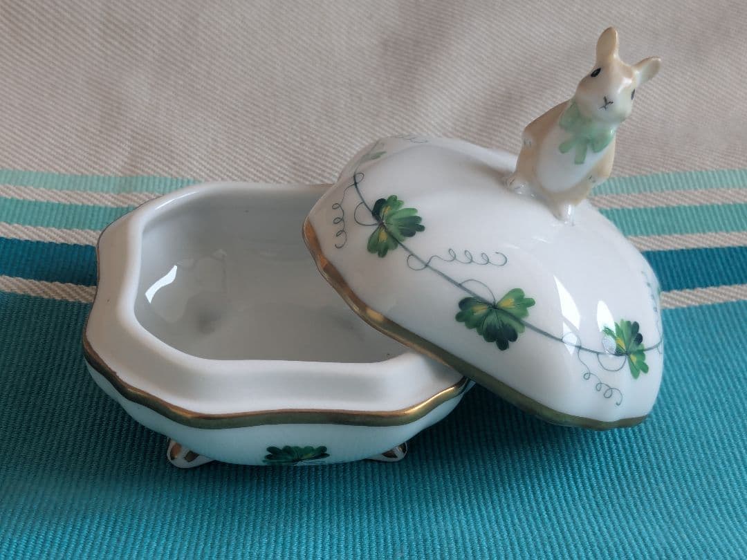 ヘレンド社製可愛いウサギの陶器置物