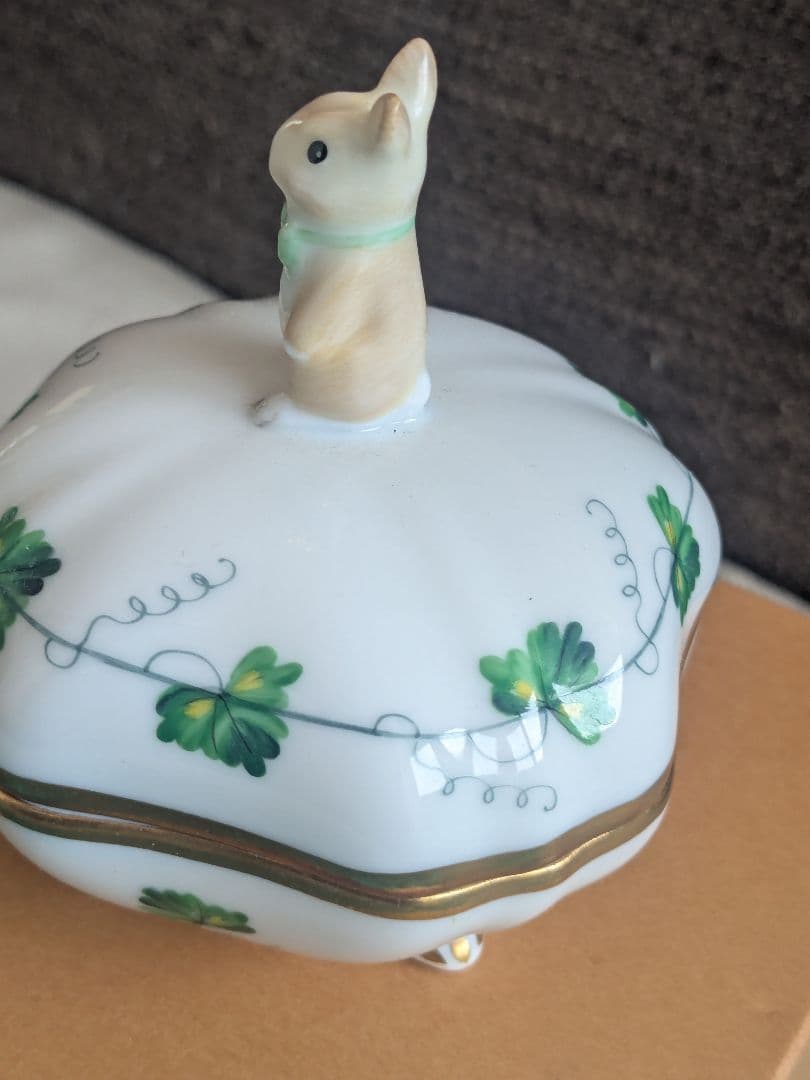 ヘレンド社製可愛いウサギの陶器置物