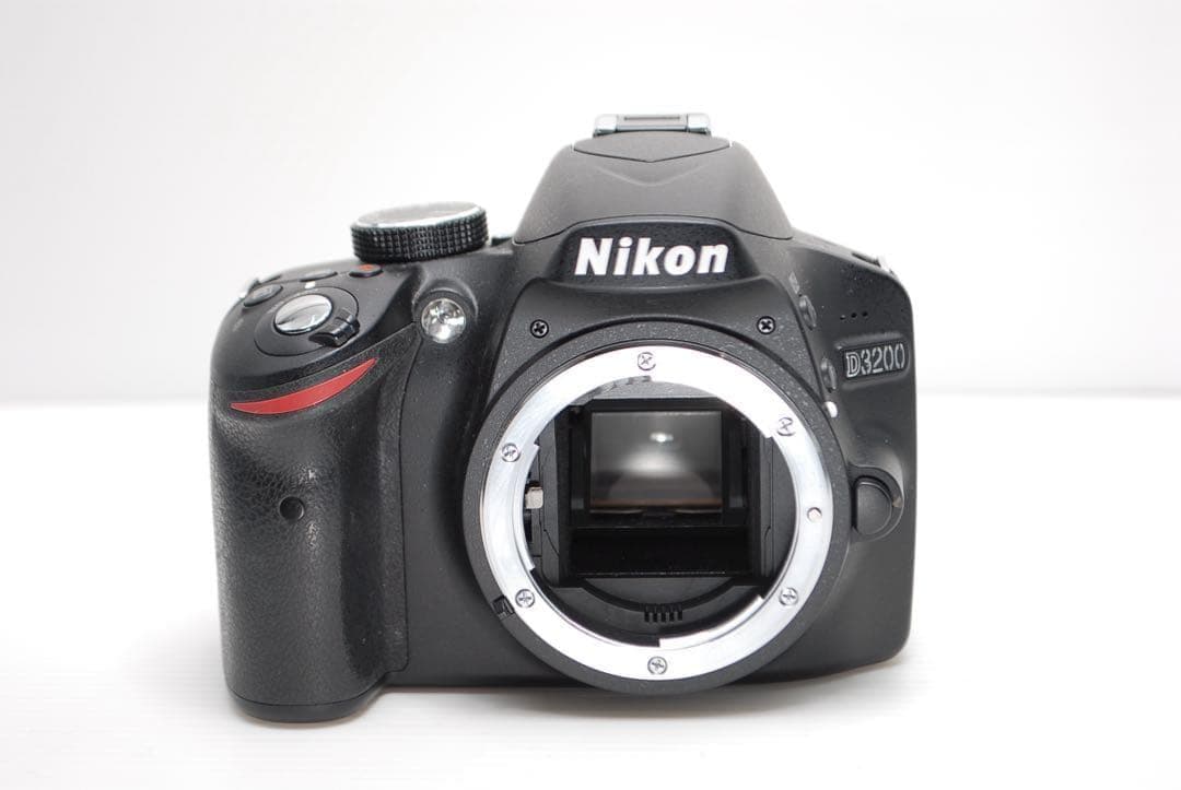⭐︎Nikon D3200⭐︎付属品豊富 コンパクトで軽量モデル 望遠レンズ付き