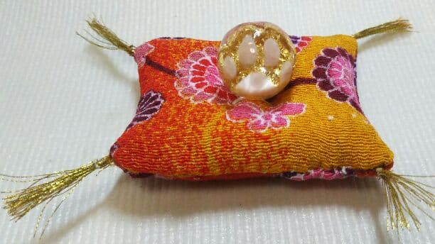 ありがたやにゃんこ   ②えんじ