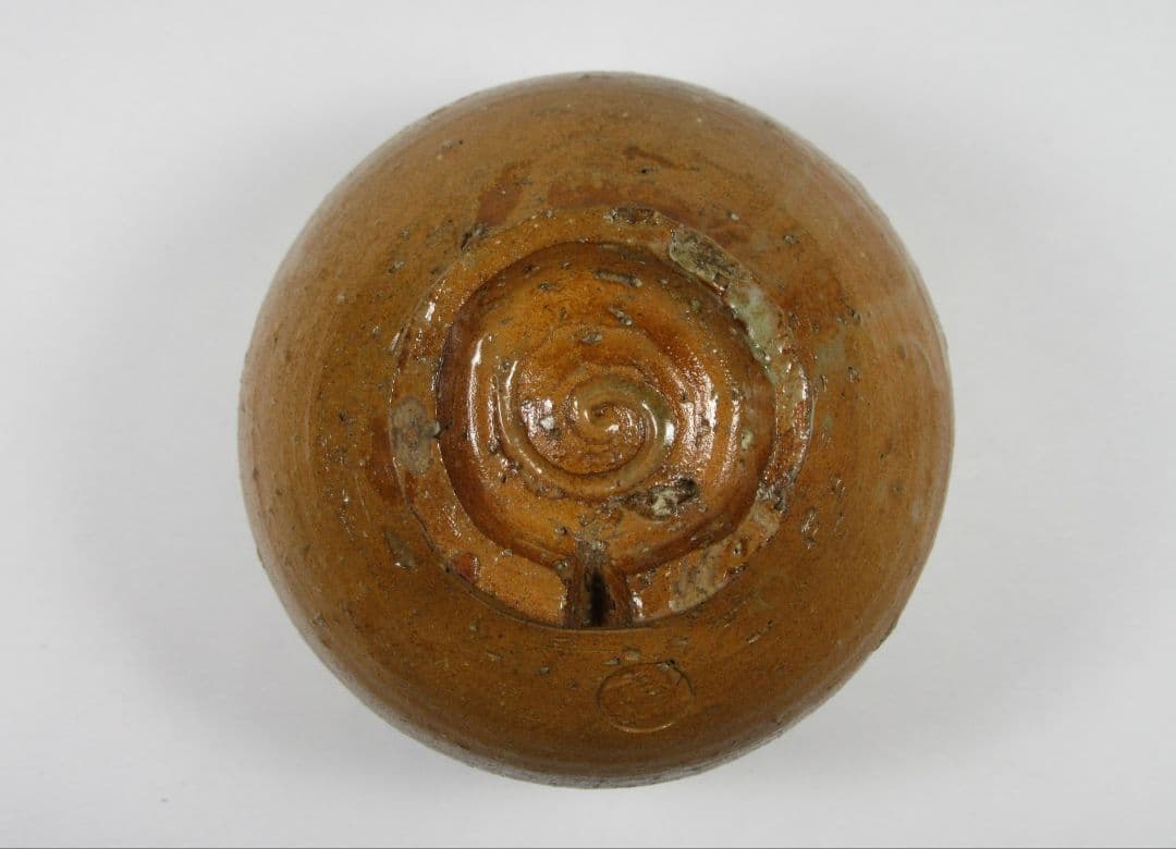 枇杷色の発色！【11代長岡空権（住右衛門）】楽山焼茶碗（共箱、共布、栞コピー）。