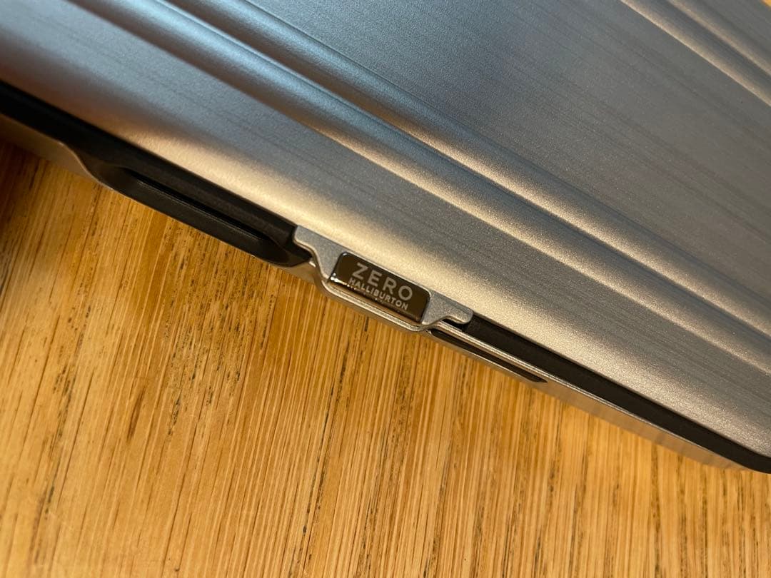 ZERO HALLIBURTON ゼロハリiPhone 6.1インチ2LENS用