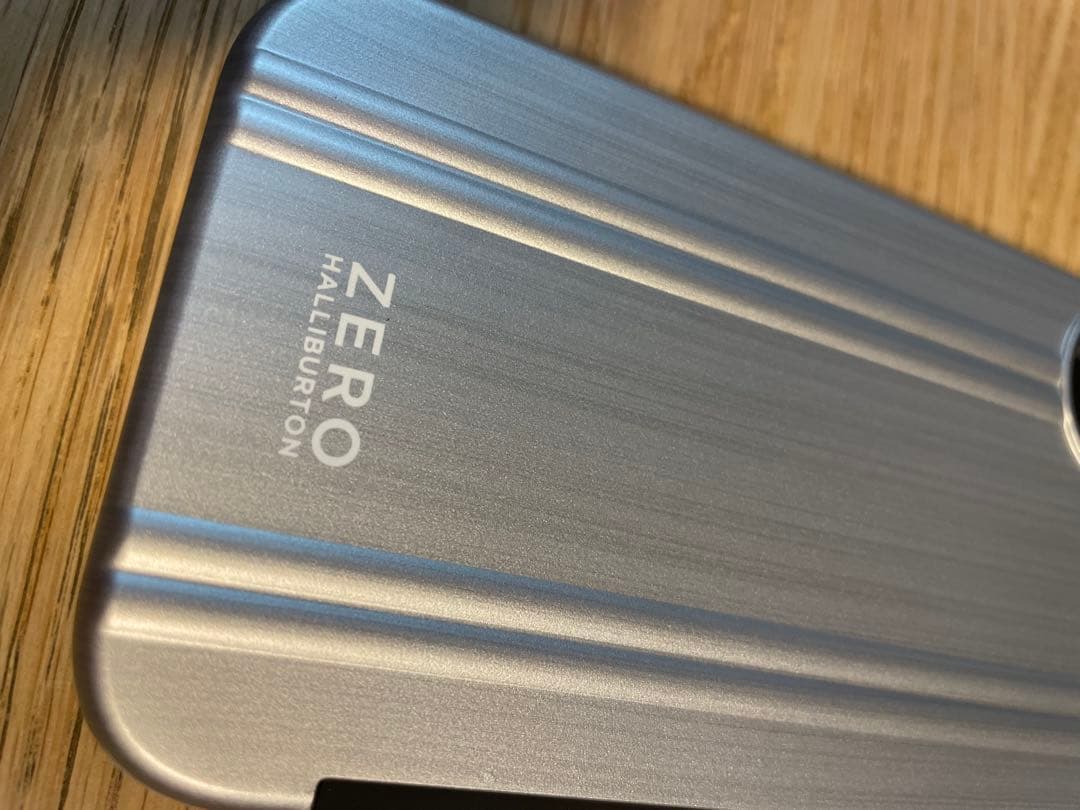 ZERO HALLIBURTON ゼロハリiPhone 6.1インチ2LENS用