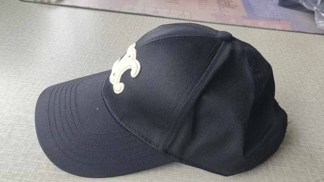 セリーヌ ブラック刺繍ロゴベースボールキャップ