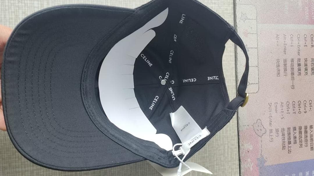 セリーヌ ブラック刺繍ロゴベースボールキャップ