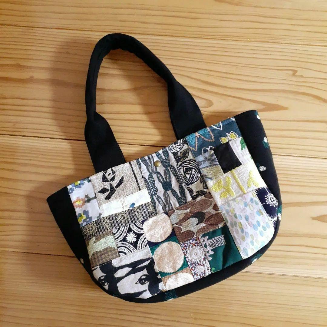 ミナペルホネン　たくさんのファブリックで両面パッチワークのラウンドトートバッグ