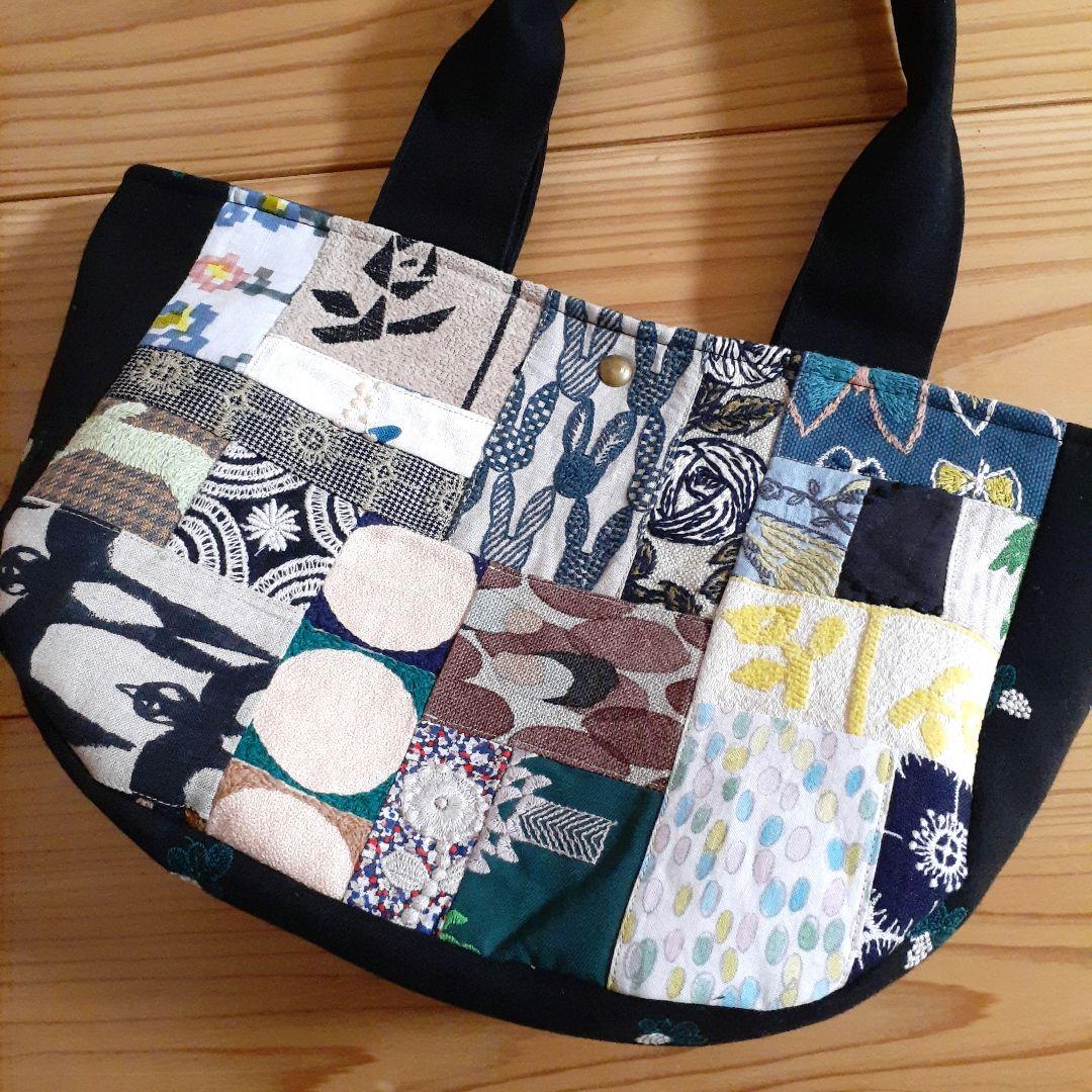 ミナペルホネン　たくさんのファブリックで両面パッチワークのラウンドトートバッグ
