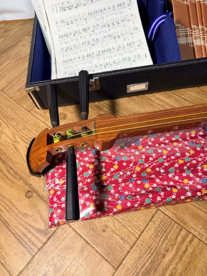 三味線 詳細不明 和楽器 ケース付き 全長約94㎝ 現状品◆KN(A110)