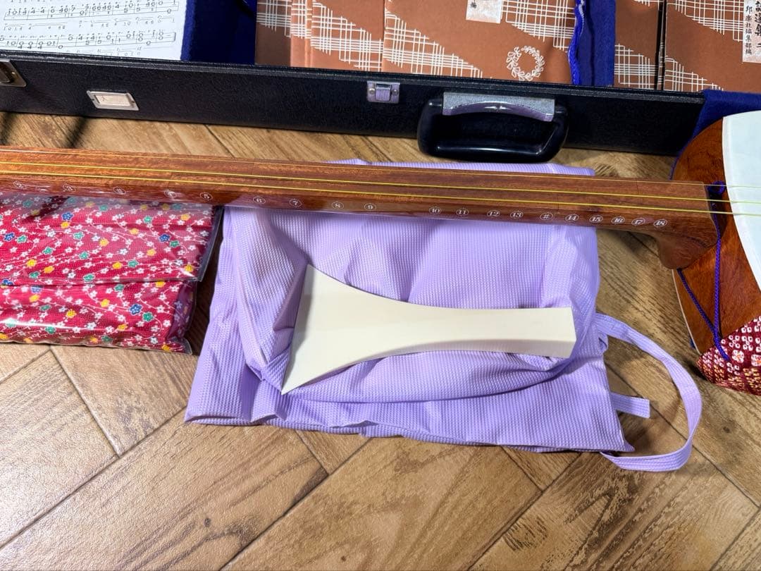 三味線 詳細不明 和楽器 ケース付き 全長約94㎝ 現状品◆KN(A110)