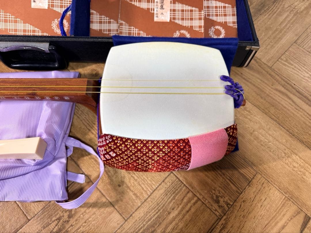 三味線 詳細不明 和楽器 ケース付き 全長約94㎝ 現状品◆KN(A110)