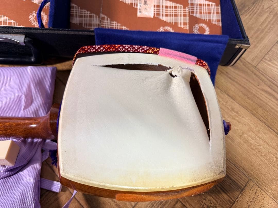 三味線 詳細不明 和楽器 ケース付き 全長約94㎝ 現状品◆KN(A110)