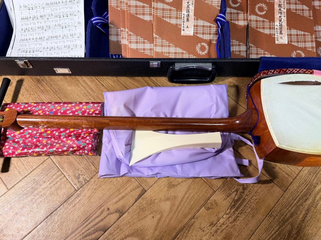 三味線 詳細不明 和楽器 ケース付き 全長約94㎝ 現状品◆KN(A110)