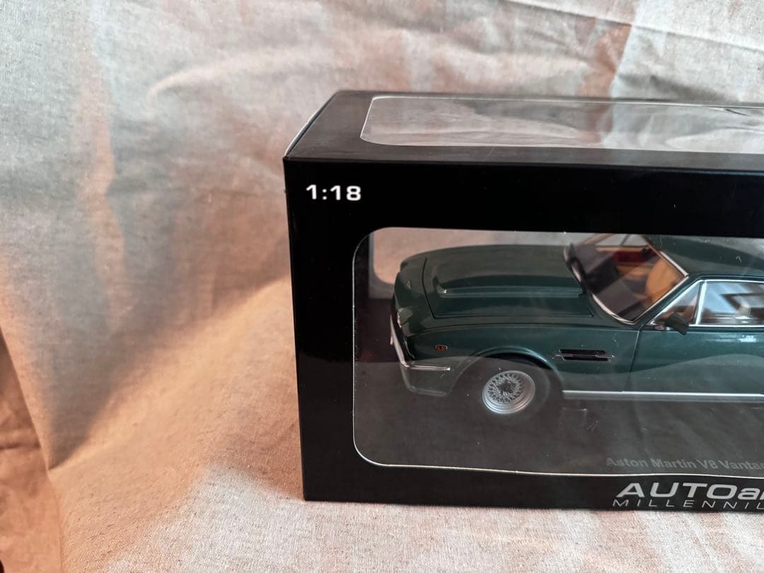 Aston Martin V8 Vantage オートアート 1/18 1:18