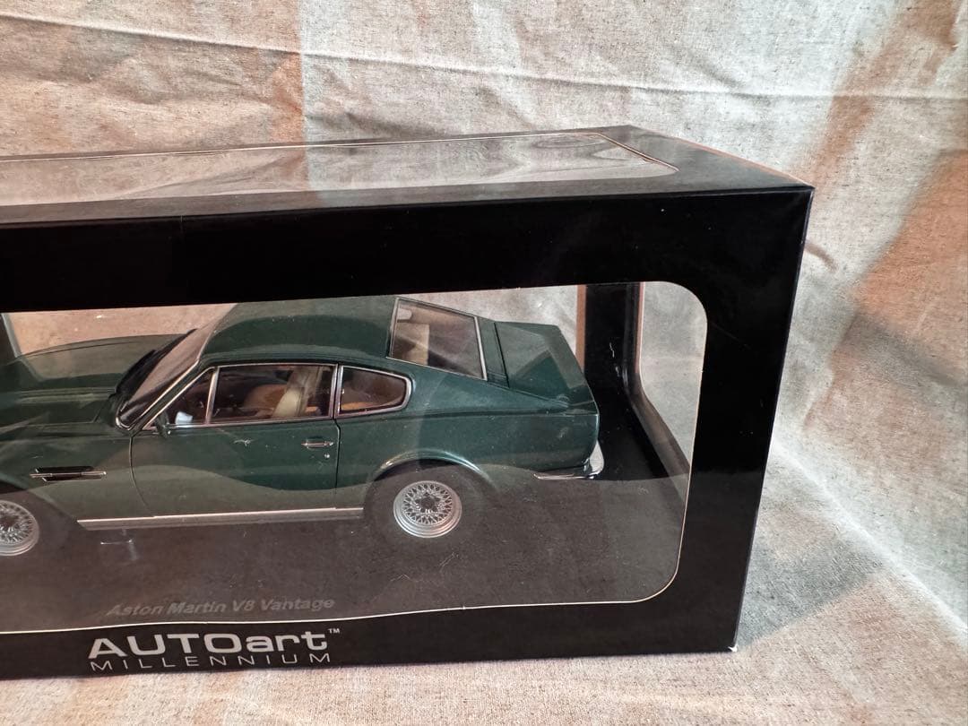 Aston Martin V8 Vantage オートアート 1/18 1:18
