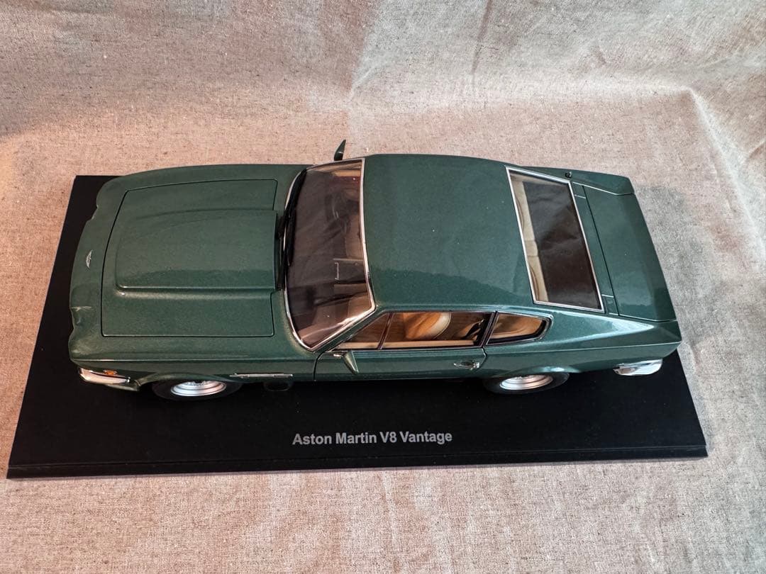 Aston Martin V8 Vantage オートアート 1/18 1:18