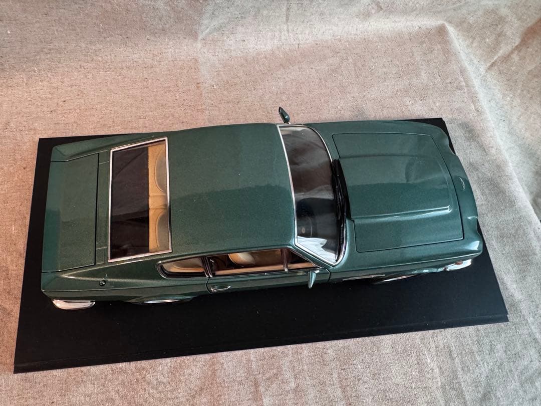 Aston Martin V8 Vantage オートアート 1/18 1:18