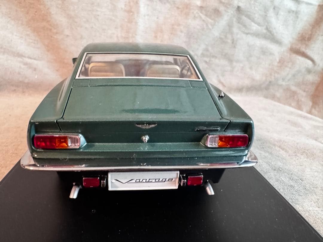 Aston Martin V8 Vantage オートアート 1/18 1:18
