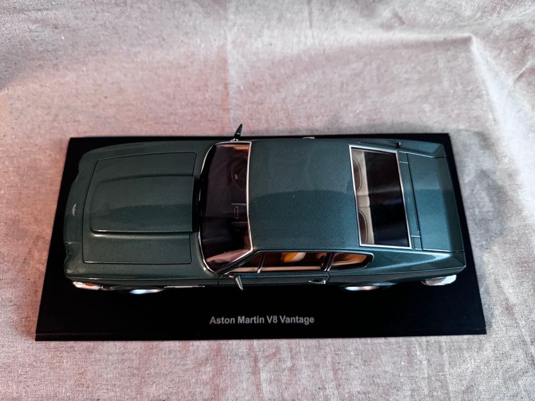 Aston Martin V8 Vantage オートアート 1/18 1:18