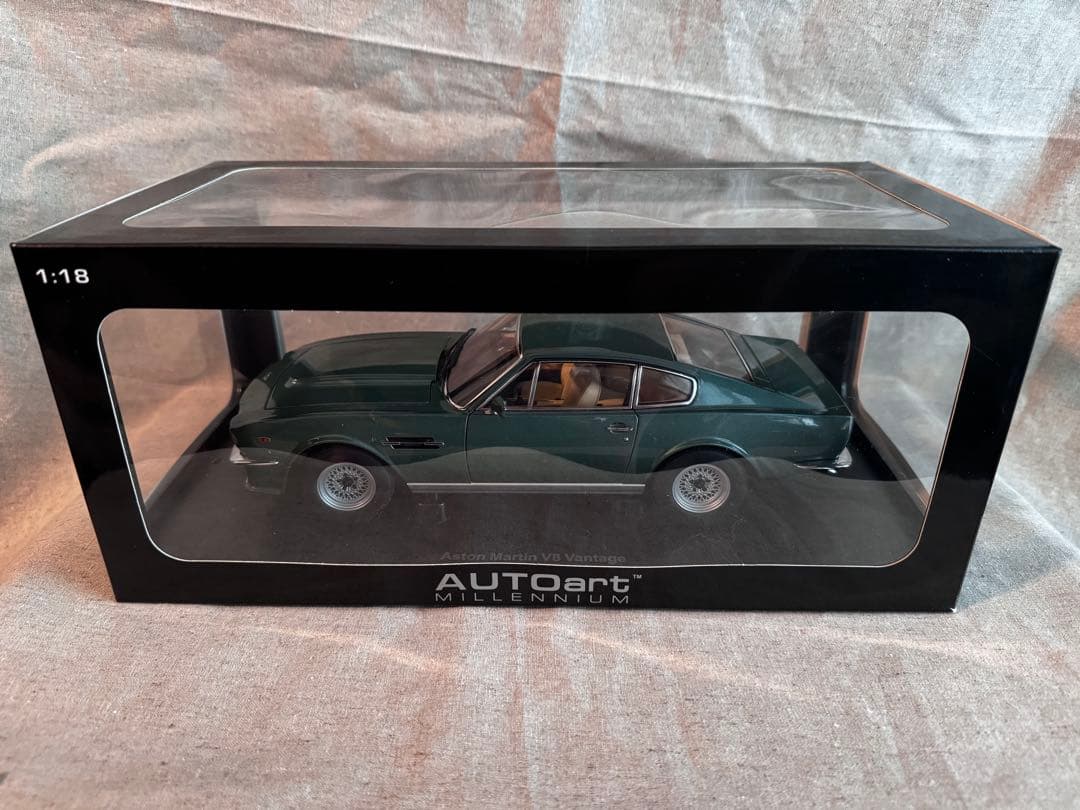 Aston Martin V8 Vantage オートアート 1/18 1:18