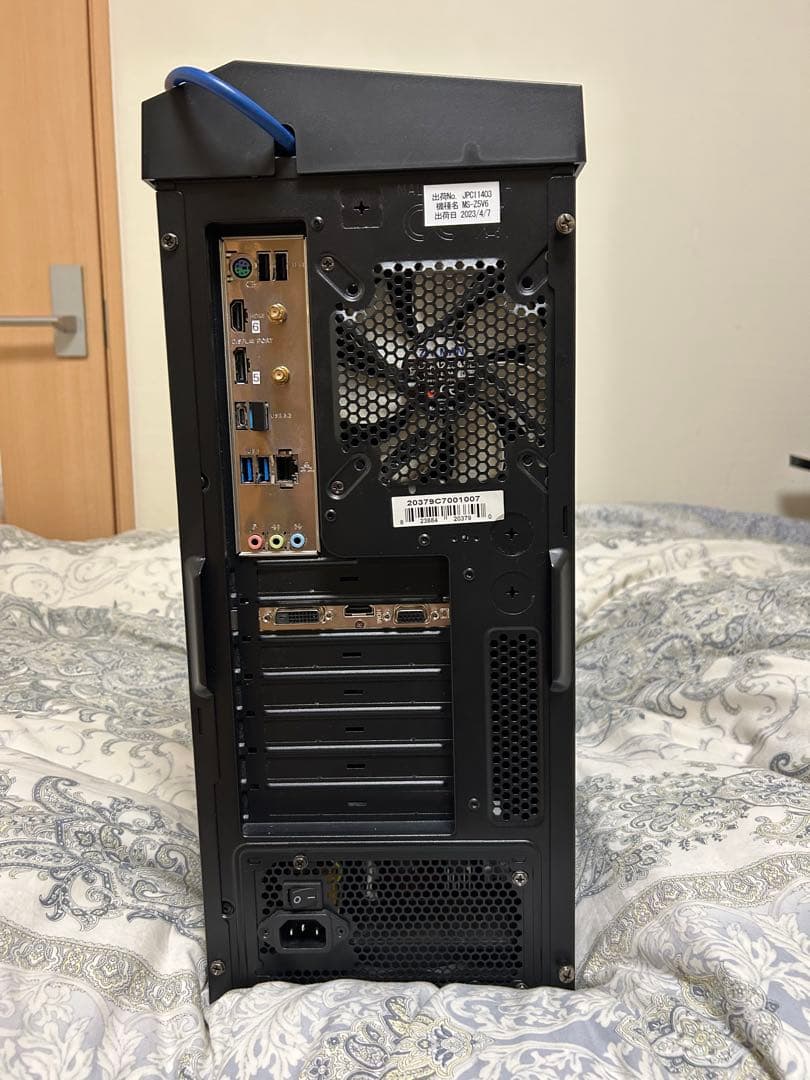 4台モニター着けれるトレイダー用 PCです。