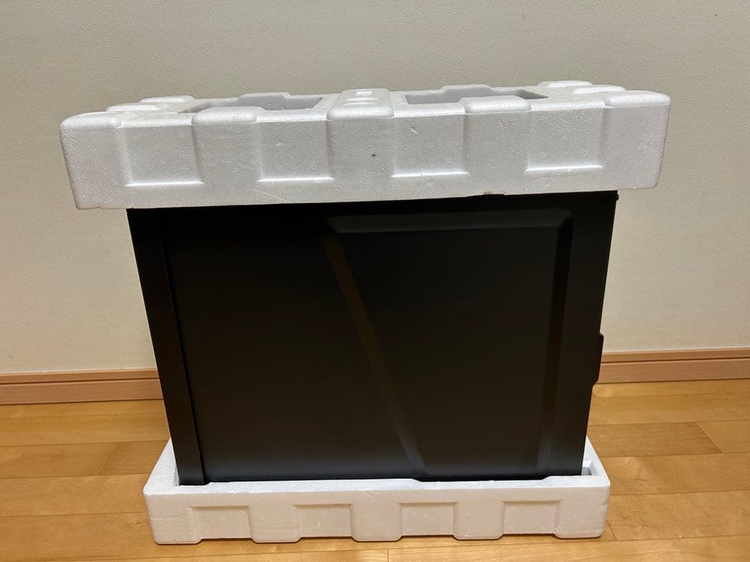 4台モニター着けれるトレイダー用 PCです。