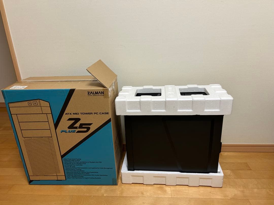 4台モニター着けれるトレイダー用 PCです。