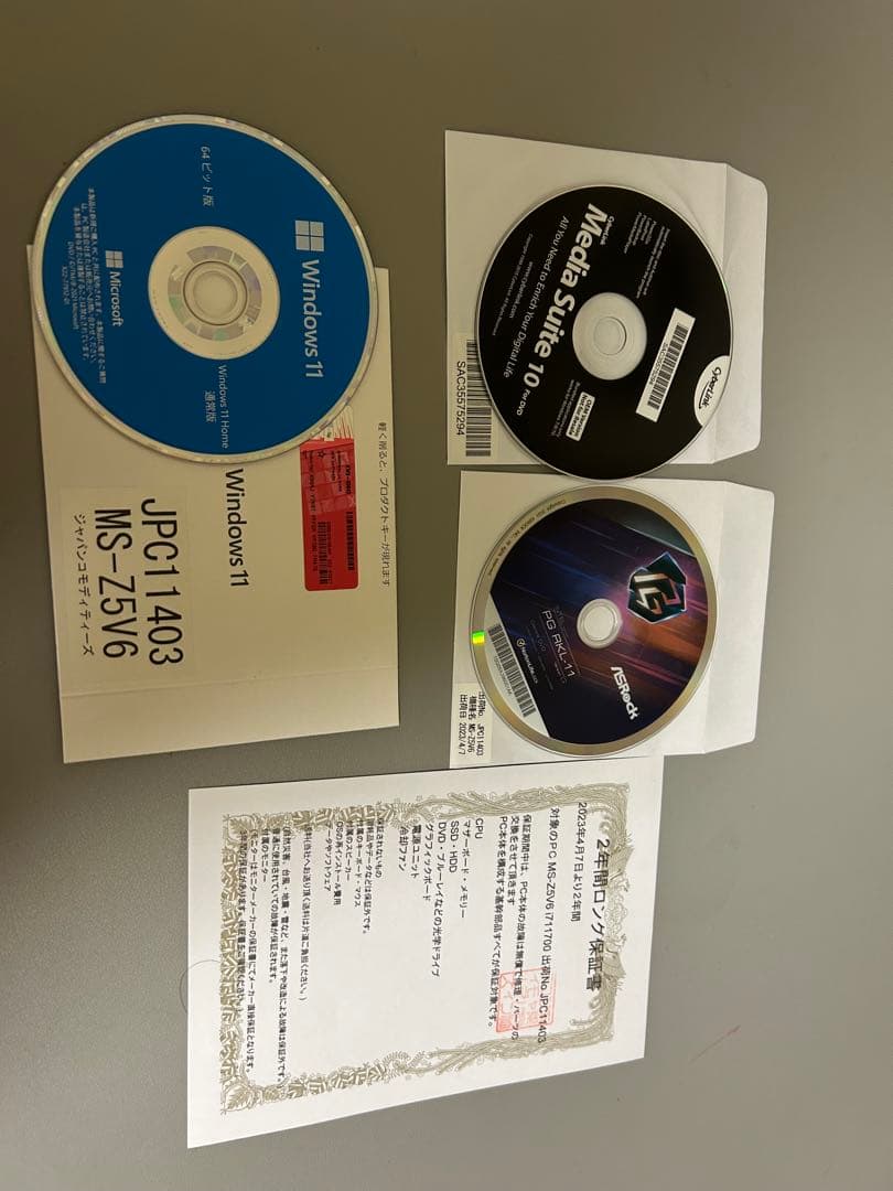 4台モニター着けれるトレイダー用 PCです。