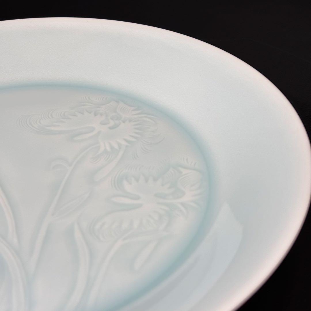 【未使用】　人間国宝 塚本快示 快山窯 青白磁路鳥草文　皿　木箱、共布付き