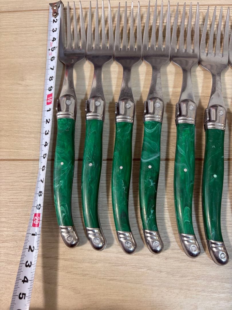 希少ラギオール　LAGUIOLE みどりハンドル波刃ナイフ11本