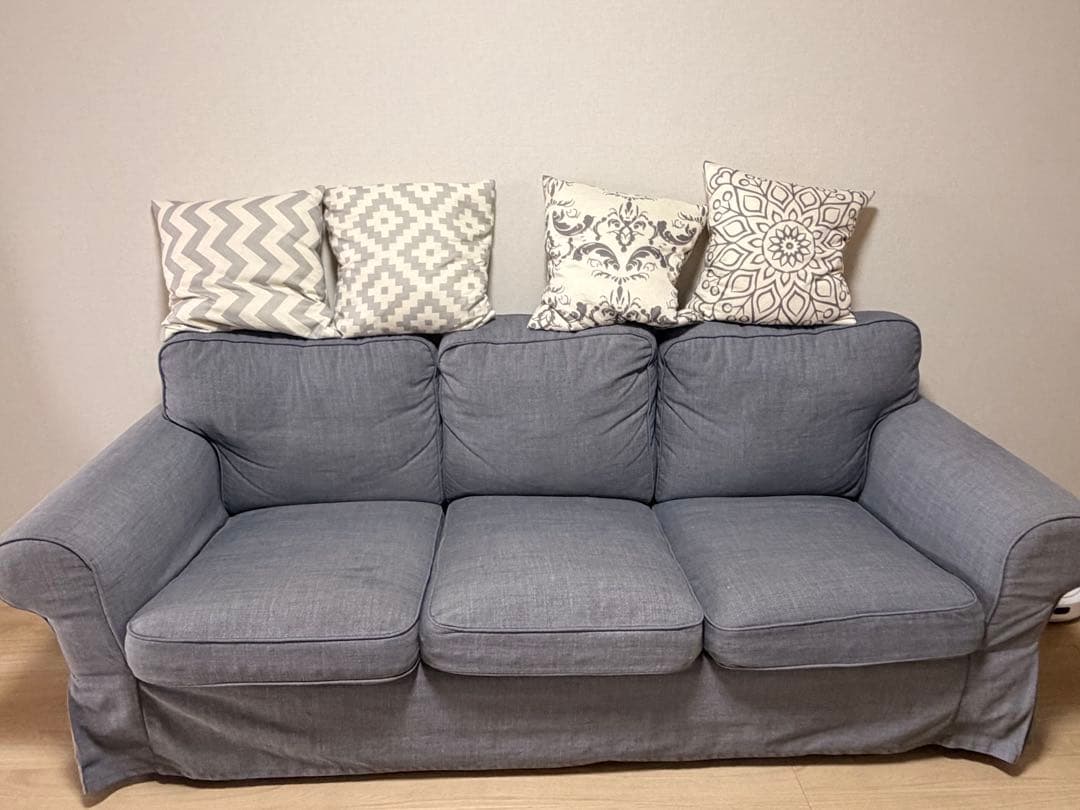 IKEA EKTORP グレー3人掛けソファ、クッション付き〈お引取り希望〉