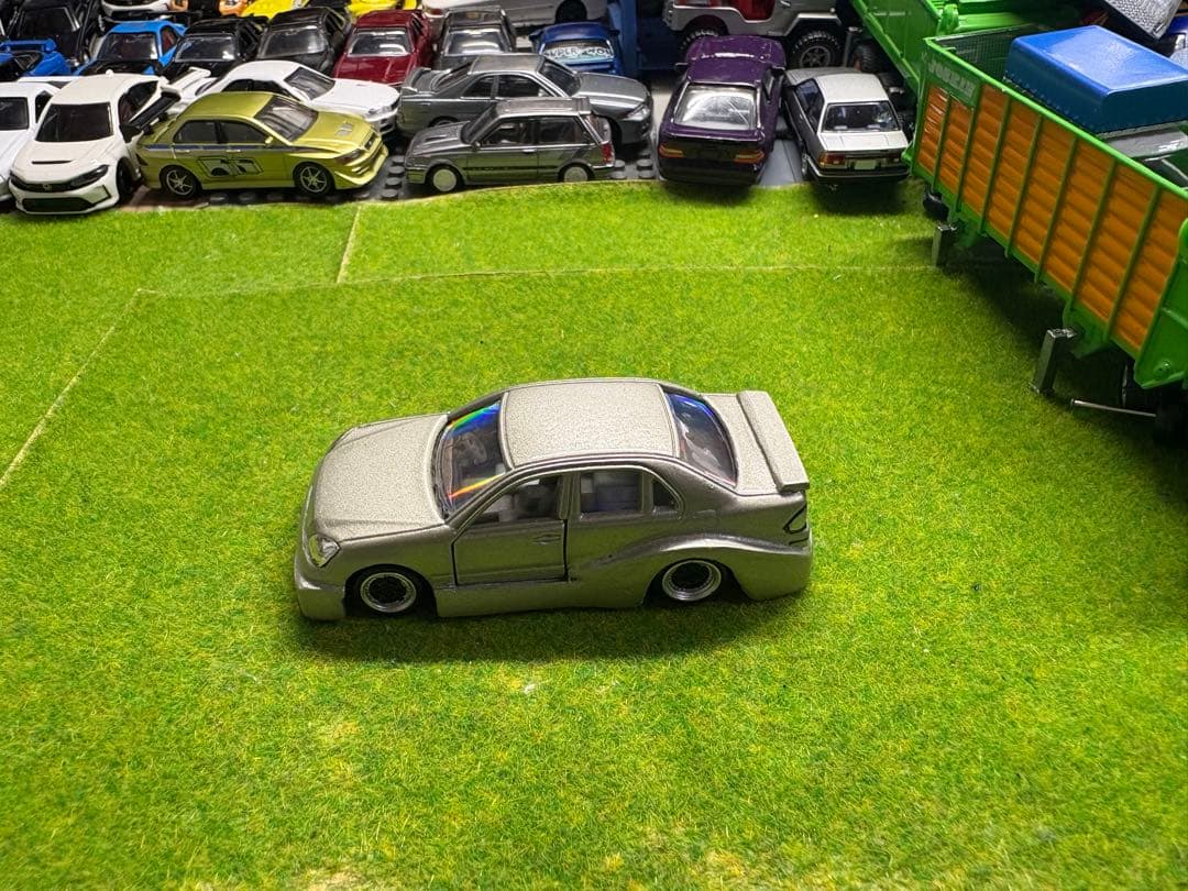 トミカ　トヨタ　セルシオ　ミニカー　改造　カスタム　シャンパンゴールド　VIP