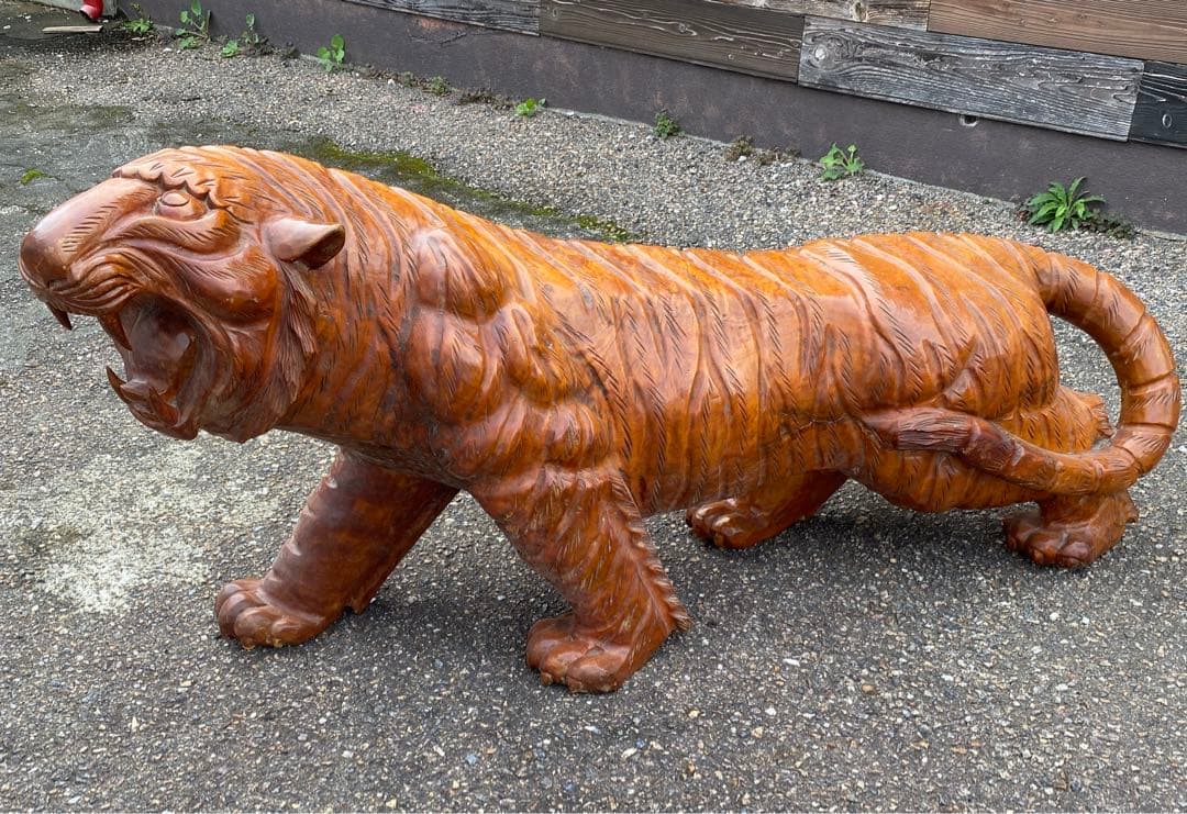 美品❗️天然木　木彫りの虎の置物