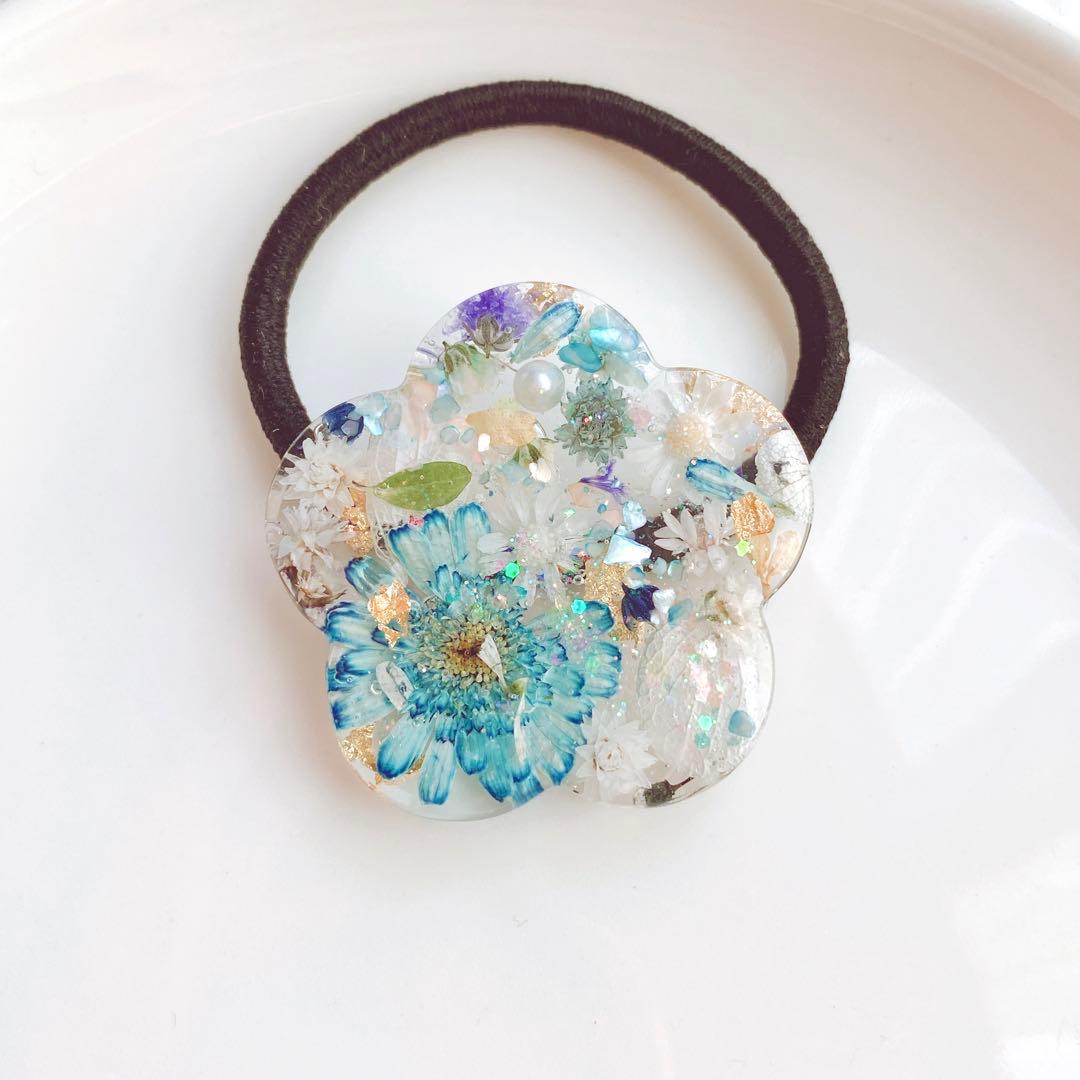 レジンヘアゴム　お花　ブルー　大ぶり　ほわほわ　ホワイト　金箔　シェル　天の川