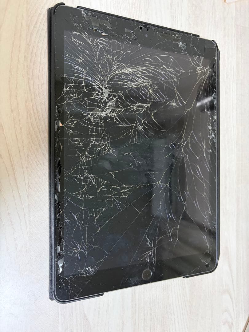 iPad (第7世代) 画面ひび割れ