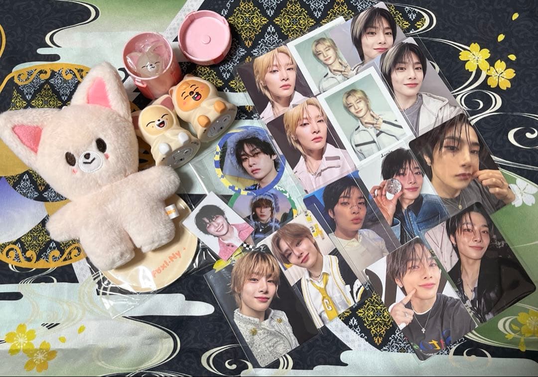 stray kids アイエン スキズ フォクシニー ぬいぐるみ トレカなど