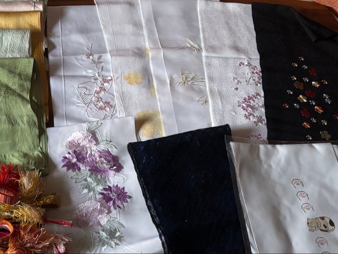 和装小物17点セット　刺繍半衿、帯揚げ、帯締め