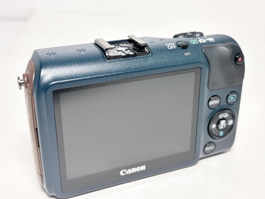 元箱付き 極上品 キヤノン EOS M ボディ ベイブルー