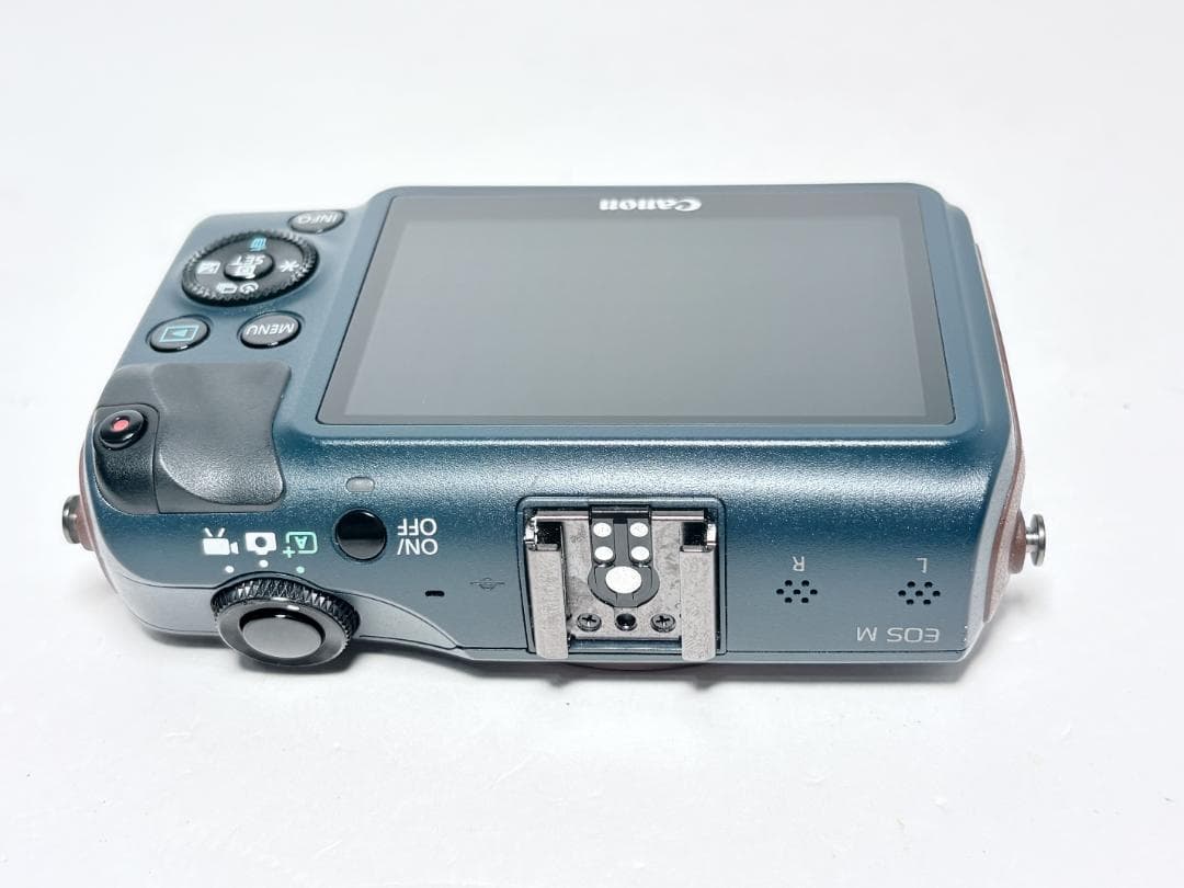 元箱付き 極上品 キヤノン EOS M ボディ ベイブルー