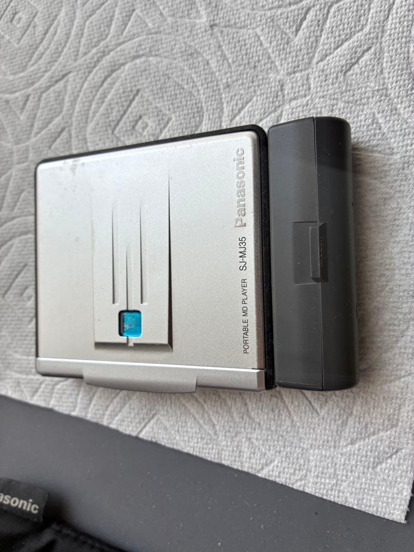 パナソニック　①MDプレーヤー SJ-MJ35②カセットプレーヤー RQ-S95