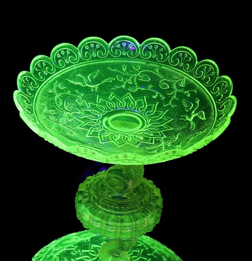 オールド・バカラ(BACCARAT) 1880年 ウランガラス製 大型コンポート
