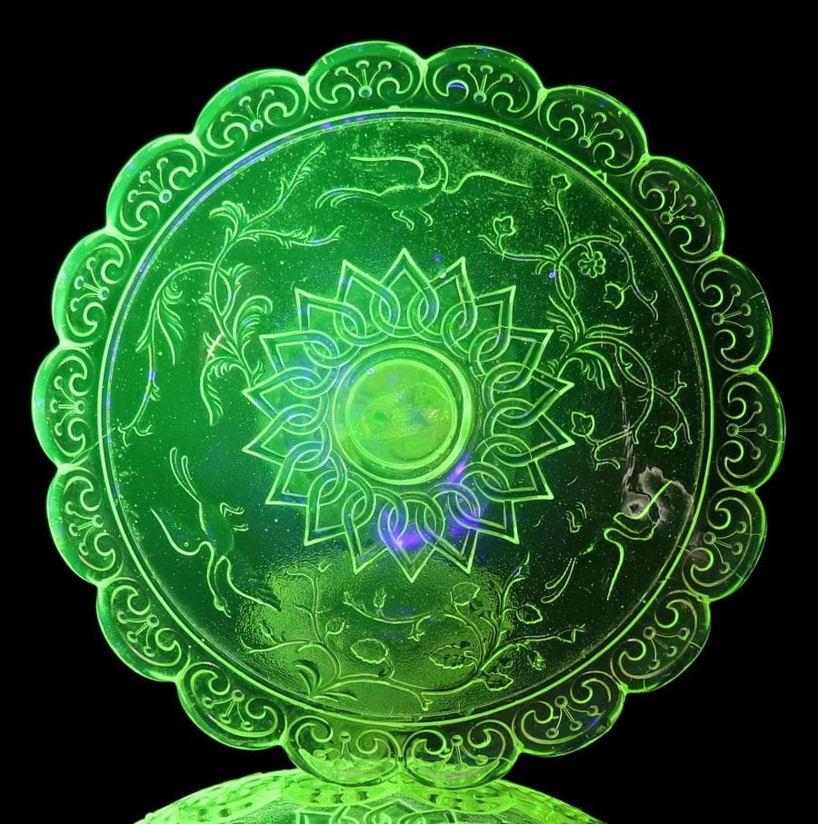 オールド・バカラ(BACCARAT) 1880年 ウランガラス製 大型コンポート