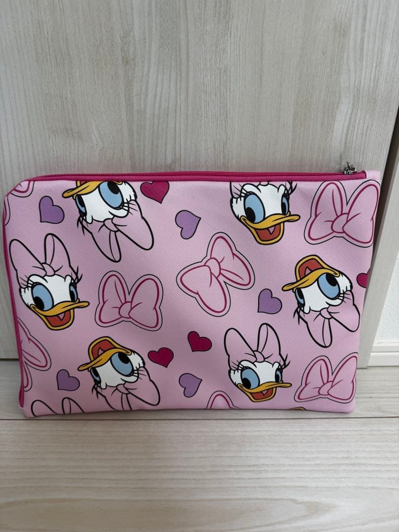 PLAZA限定品　ディズニーガジェットケース Ｍサイズ デイジーダック　新品