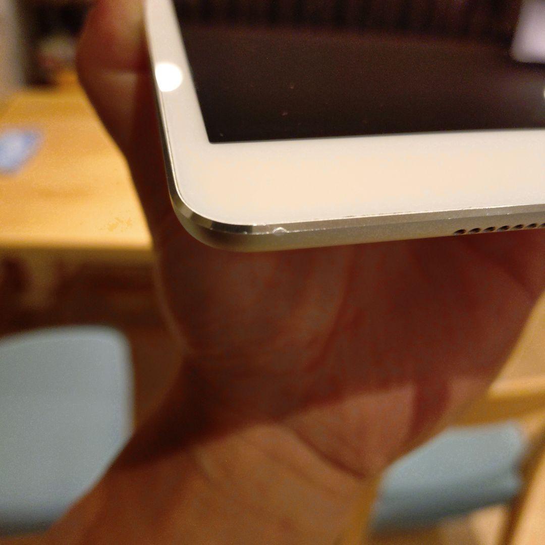Apple iPad mini 4世代　7.9インチ シルバー 本体