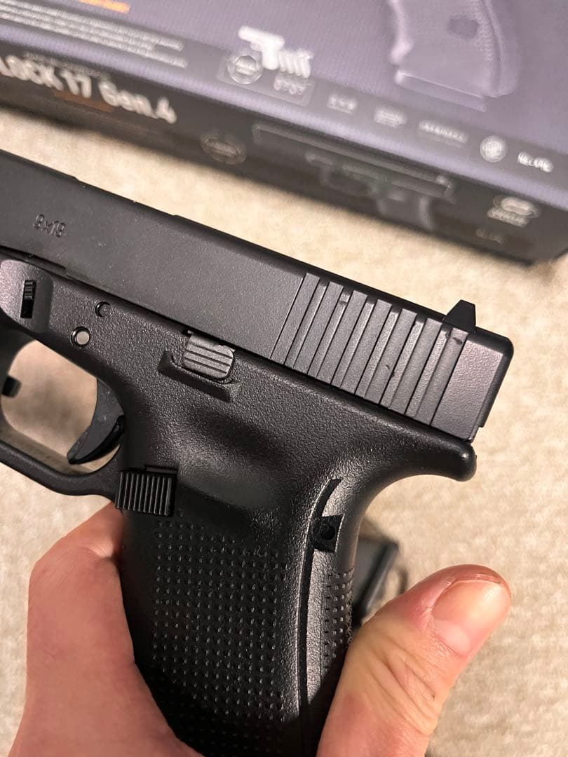 東京マルイ　G17 gen4 ライト　予備マガジン付き