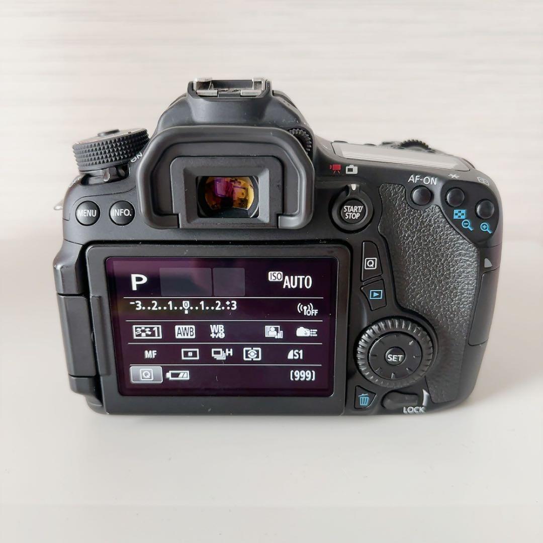 Canon EOS 70D ダブル ズーム レンズキット 一眼レフカメラ